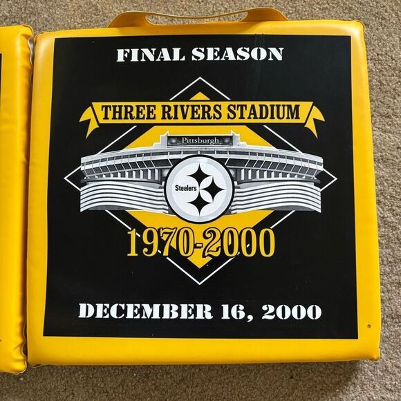 2 Pittsburgh Steelers Three Rivers Stadium Final Season Seat Cushions - Picture 3 of 9